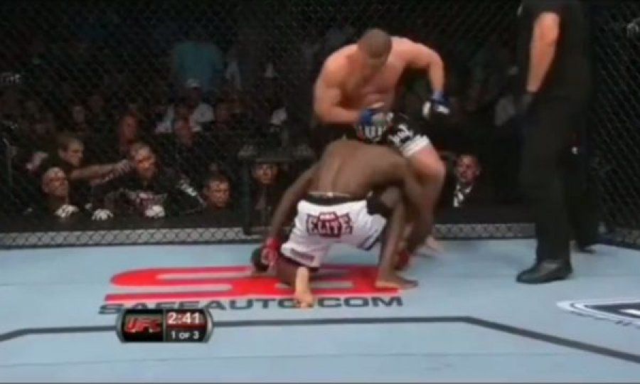 30 sekondat më të çmendur në histori të UFC-së, garuesi bën rikthim sensacional