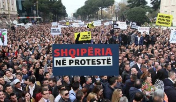 Sot opozita në Shqipëri  me protestë para Kuvendit, 23 deputet të përjashtuar vetëm që të pamundësohet hetimi i Kryeministrit Edi Rama