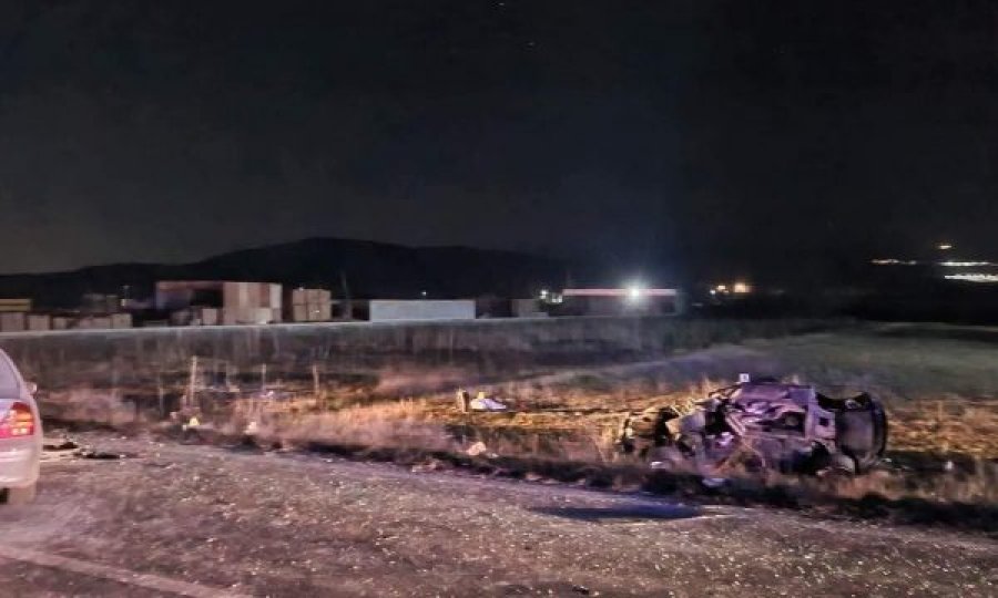 Aksidenti tragjik në rrugën Ferizaj-Shtime, shoferi i njërës veturë humbi kontrollin dhe goditi dy vetura tjera, policia jep detaje