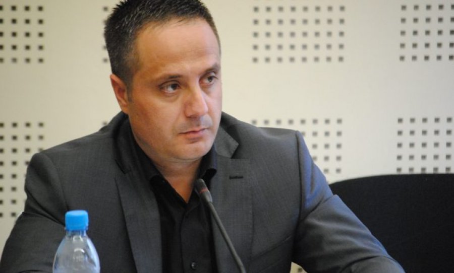Selmanaj: Kurti në Maqedoni i ndau shqiptarët derisa në Shqipëri e shikoi ndeshjen vetë