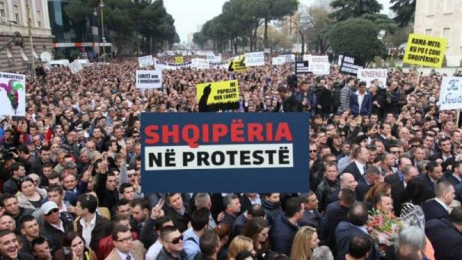 Sot opozita në Shqipëri  me protestë para Kuvendit, 23 deputet të përjashtuar vetëm që të pamundësohet hetimi i Kryeministrit Edi Rama