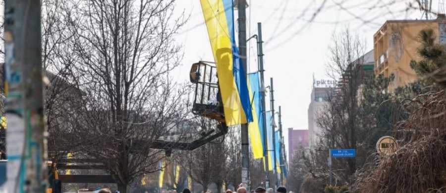Në përvjetorin e parë Prishtina solidarizohet me Ukrainën