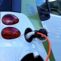 Automjetet elektrike mund të përballojnë rrufetë