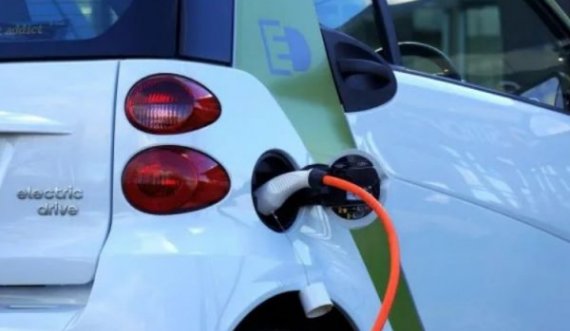 Automjetet elektrike mund të përballojnë rrufetë