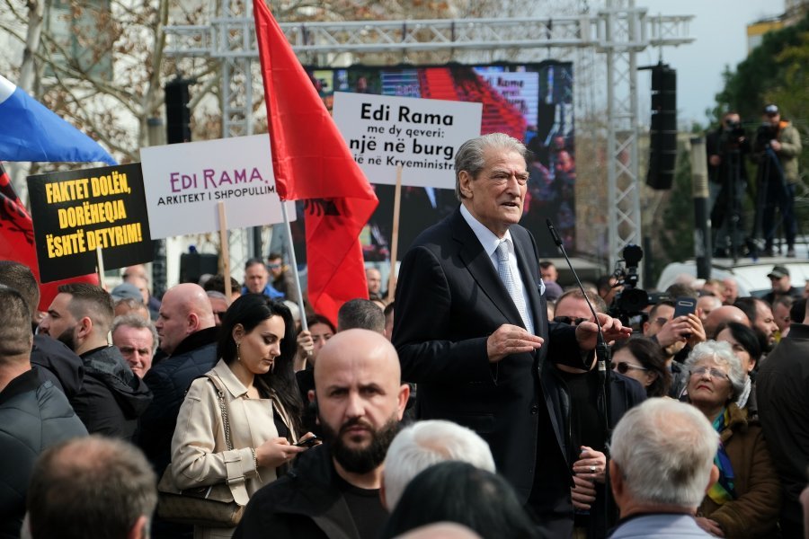 Berisha: Edi Rama, lideri i vetëm që kontraktoi si vrasës me pagesë, kryezbuluesin e SHBA për të asgjësuar opozitën!