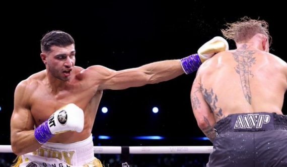 Tommy Fury mposht Jake Paulin, pavarësisht se u rrëzua nga YouTuberi