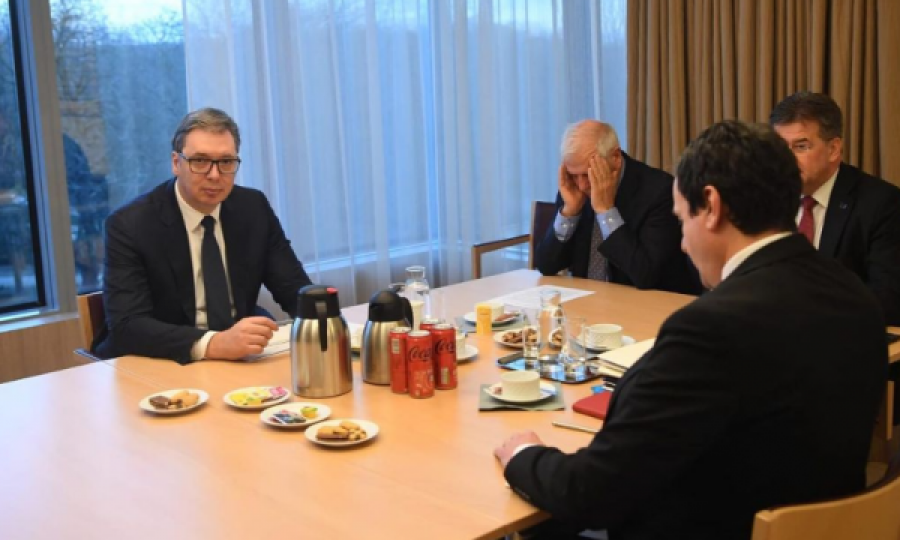 Vuçiq: Takim i vështirë por s’ka dorëzim