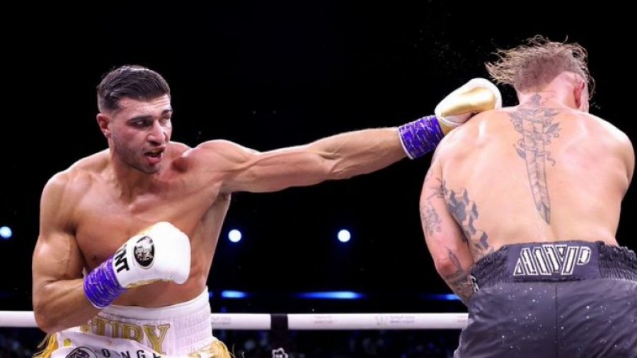 Tommy Fury mposht Jake Paulin, pavarësisht se u rrëzua nga YouTuberi