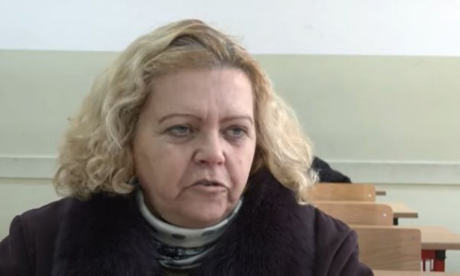 Ja kush është 54-vjeçarja nga Ferizaji që ndjek mësimet e fillores në shkollën  “Emin Duraku” të Prishtinës!