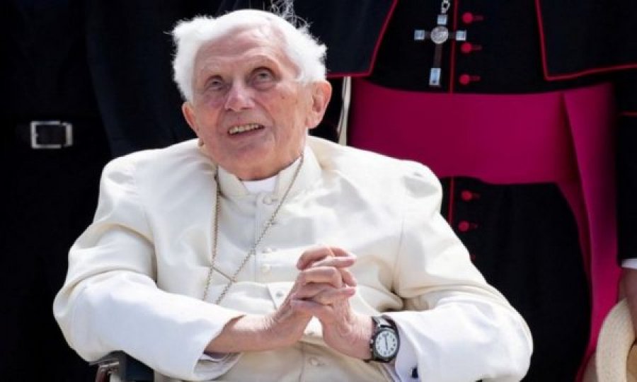 Infermierja personale zbulon fjalët e  fundit  para vdekjes të ish-Papa Benediktit të XVI