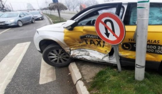 Aksident në Gjakovë, shoferi i taksisë lëndohet e bëhet për spital