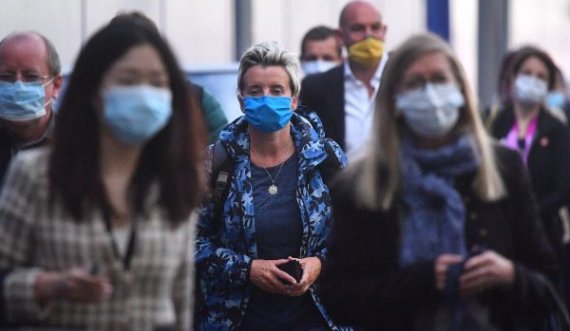 Ky shtet po irikthen maskat për të sëmurët, gripi dhe Covid kërcënojnë fëmijët dhe të rriturit