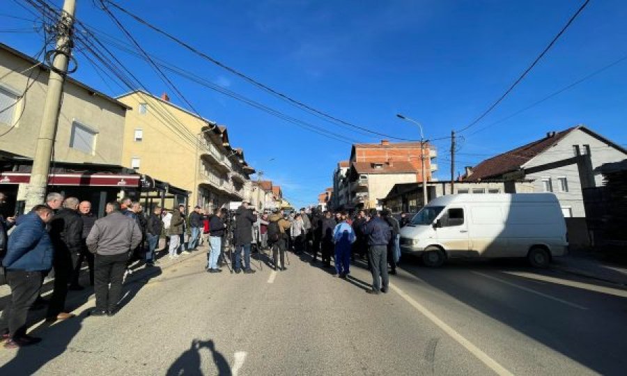 Vdekja e 28-vjeçarit që u godit nga vetura, protestojnë banorët në Kodrën e Trimave 