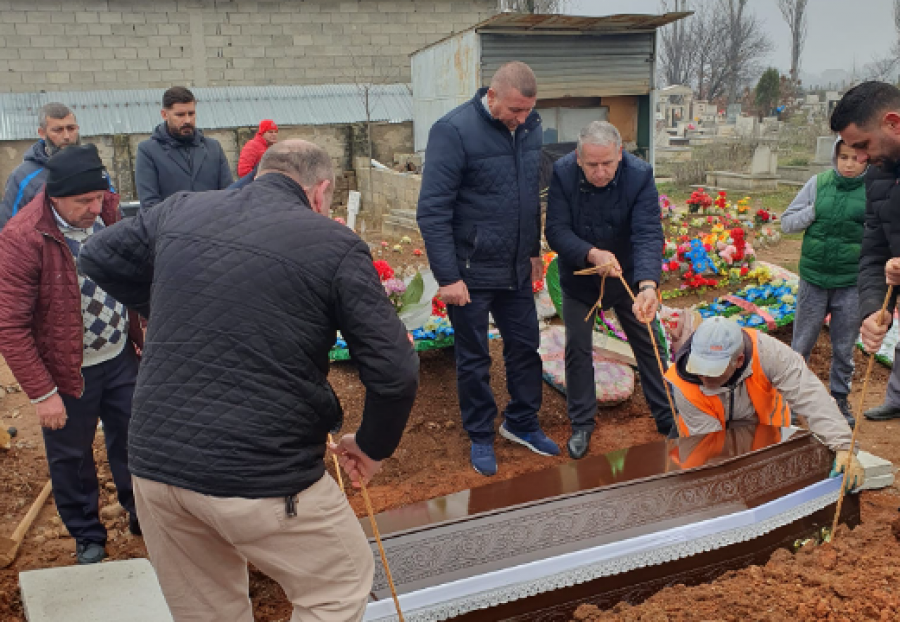 Babai pasi varros djalin e vrarë në Prizren: Nuk besoja se kemi plumba për shqiptar