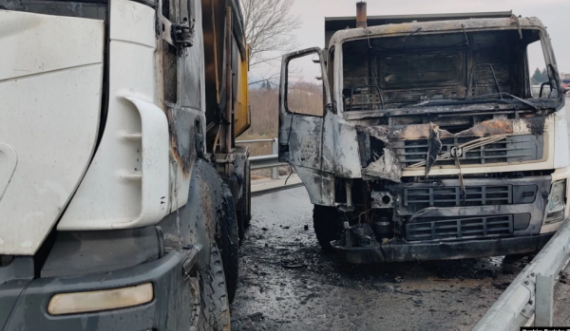 KFOR do t’i largojë sot kamionët e dëmtuar të barrikadave, për dy orë mbyllet për qarkullim rruga Mitrovicë – Jarinjë