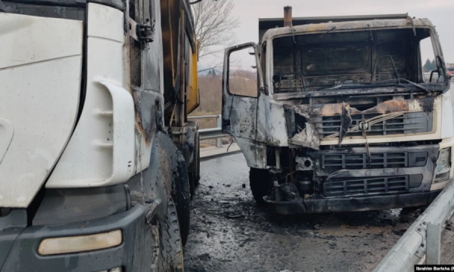 KFOR do t’i largojë sot kamionët e dëmtuar të barrikadave, për dy orë mbyllet për qarkullim rruga Mitrovicë – Jarinjë