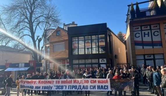 Pas plagosjes së dy të rinjve, serbët protestojnë në Shtërpcë