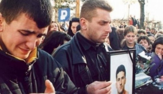 Babai i të riut që u vra në kafenenë “Panda”: Vuçiq ka një arsye që po e fsheh krimin, është terrorizëm shtetëror i Serbisë