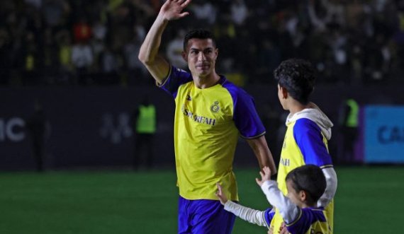 Futbollisti i Al Nassr godet futbollin arab