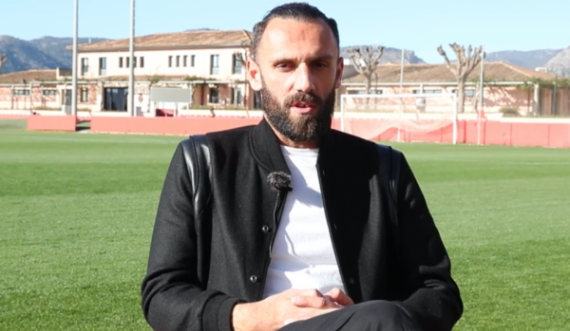 Marca e përcjell me këngë shqipe intervistën e Muriqit: “Do t’i kallim fitilat...”