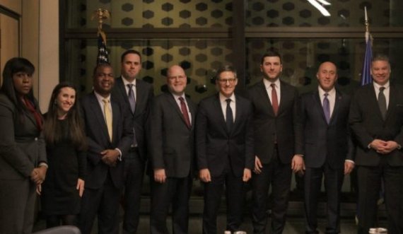 Ambasada amerikane i zbulon detajet e reja,  shkruan për vizitën e Chollet dhe  publikon fotografi nga takimet që ai pati në Kosovë