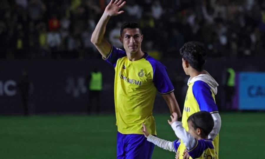 Futbollisti i Al Nassr godet futbollin arab