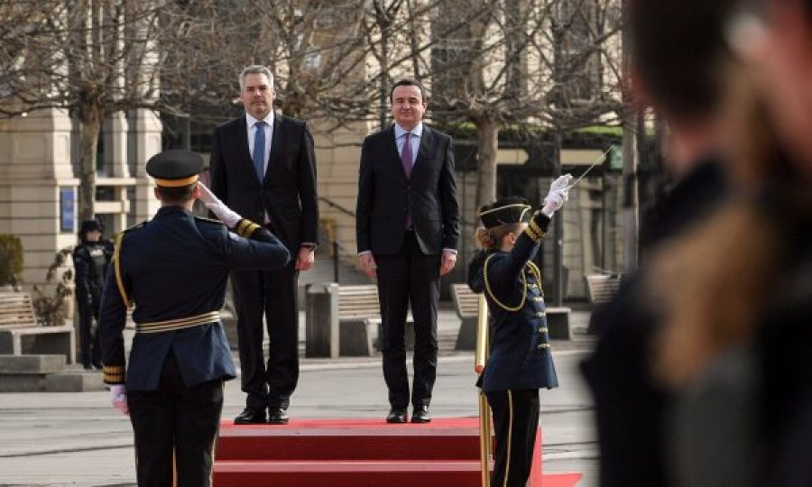 Kryeministri Kurti do të pritet me ceremoni nga kancelari Nehammer në Austri 