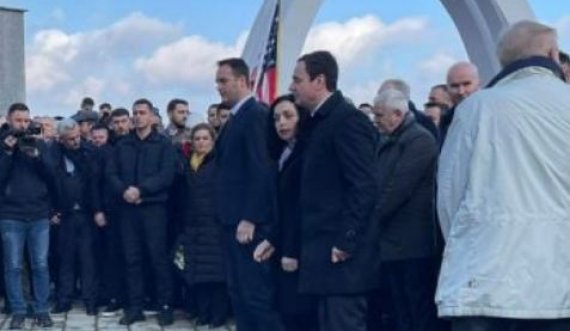 Homazhe në Reçak bëjnë krerët e shtetit