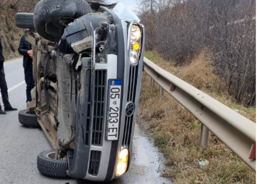 Aksident në rrugën Hani i Elezit- Kaçanik, rrotullohet vetura