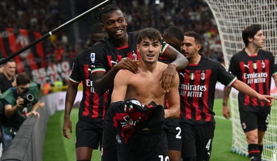 Sacchi kritikon yllin e ri të Milanit: Futet në fushë si humbës, duket i frikësuar