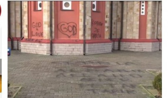 Dikush ka shkruar në fasadën e kishës në Kragujevc “Allahu Akbar” dhe “Kosova është Serbi”