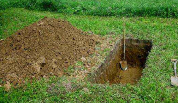 Ish-myftiu: Ka shpenzime 100 mijë euro një varr, ka VIP që kanë shpenzuar 200 mijë euro për një varr