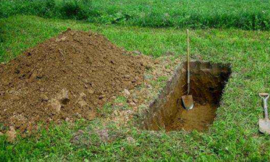 Ish-myftiu: Ka shpenzime 100 mijë euro një varr, ka VIP që kanë shpenzuar 200 mijë euro për një varr