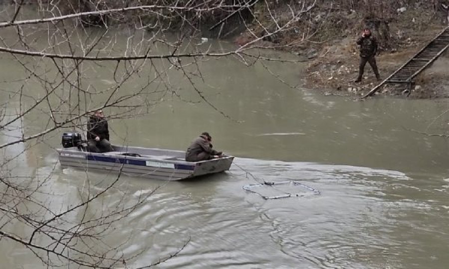 Dyshohet se ra në lumë, ende mbetet mister fati i 26-vjeçarit i cili nuk është gjetur ende