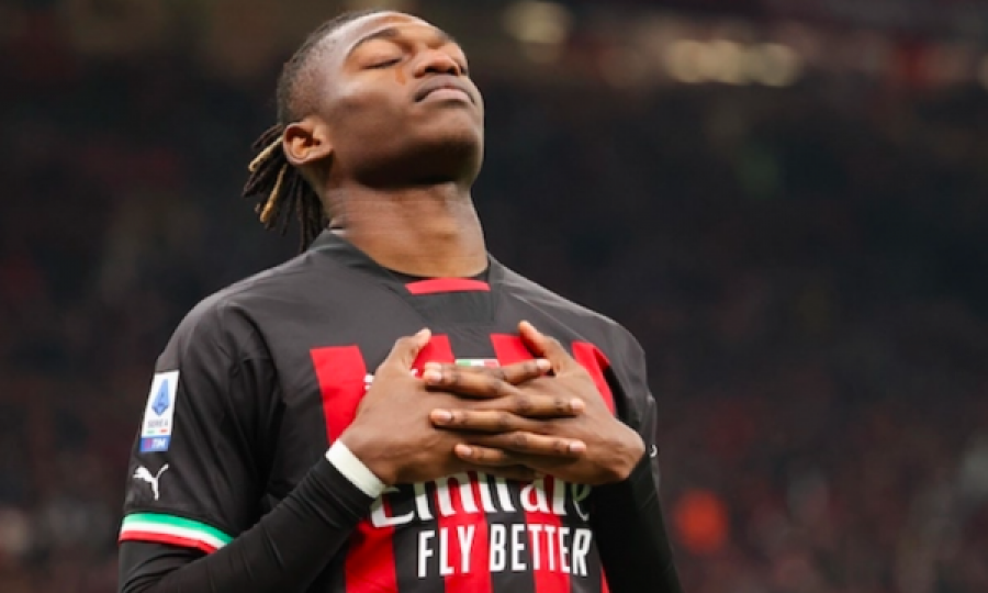 Leao shënon gol akrobatik për Milanin