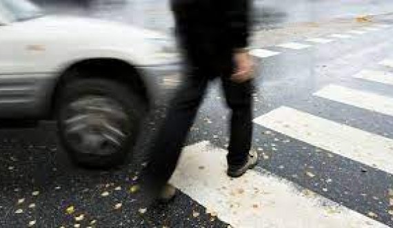 Ferizaj: Me veturë godet këmbësorin, i shkakton lëndime trupore