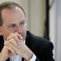 Weber: Qeveria Kurti po përpiqet ta vërë shtetin nën kontroll