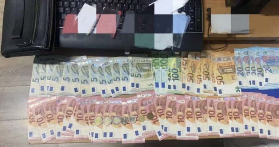 Një person në Prishtinë gjen kuletën me shumë të mëdha të parave, e dorëzon në polici