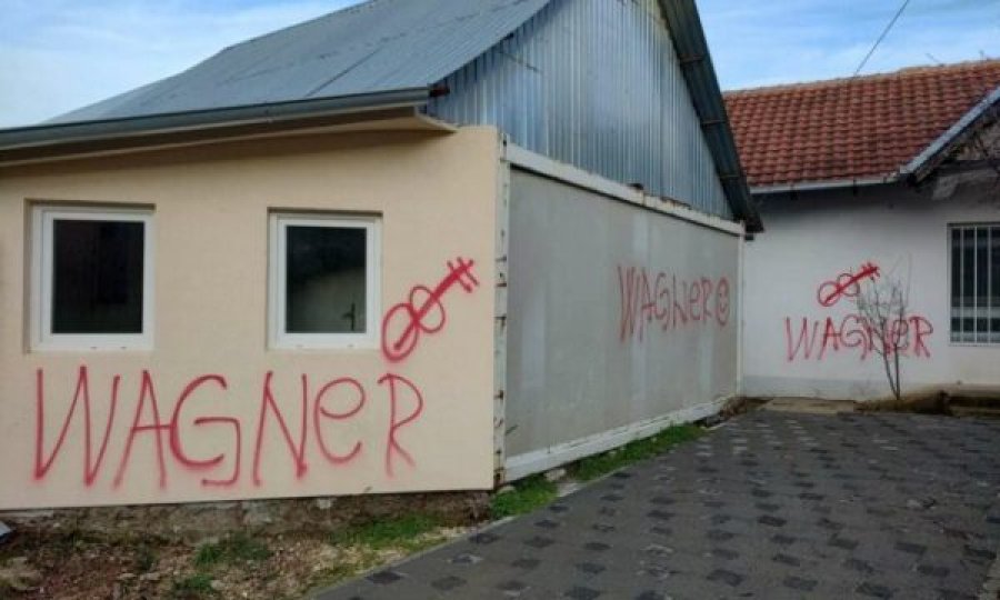 Publikohen lokacionet ku u vendosen mbishkrimet për grupin privat ushtarak rus ‘Wagner’ në veri të Kosovës