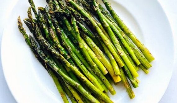 Këto janë përfitimet nga asparagusi