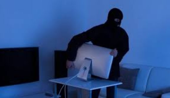 Një grua në Malshevë hajnat ja vjedhin disa kompjutera