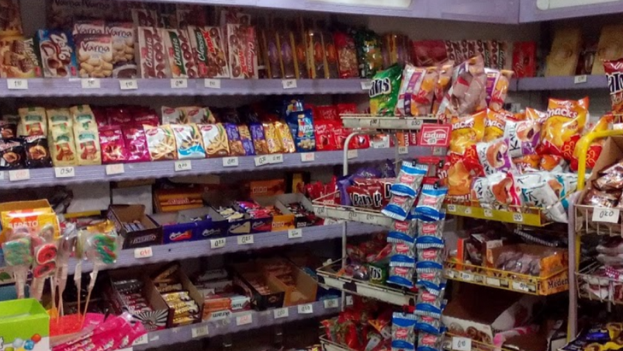 Dyshohet se disa nxënës janë helmuar nga ushqimet që blenë në një dyqan