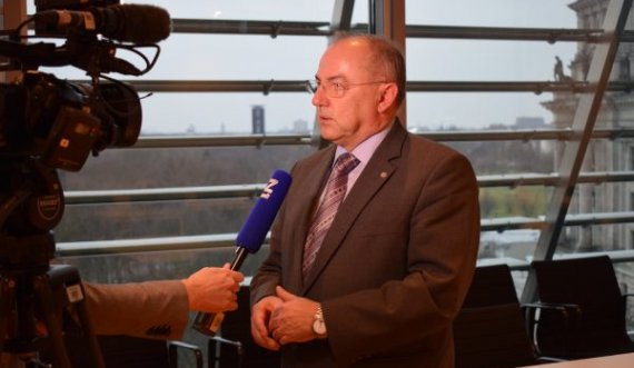 Deputeti i Bundestagut: Serbia do të përballet me pasoja nëse nuk bën marrëveshje me Kosovën