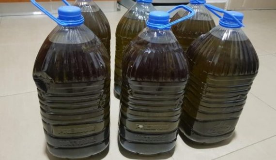 Shqiptarët tentojnë të fusin 9 ton vaj ulliri në shtet