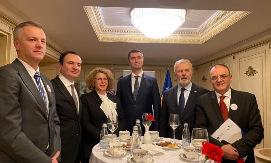 Ambasada del me një njoftim për forumin që e solli Martin Berishajn