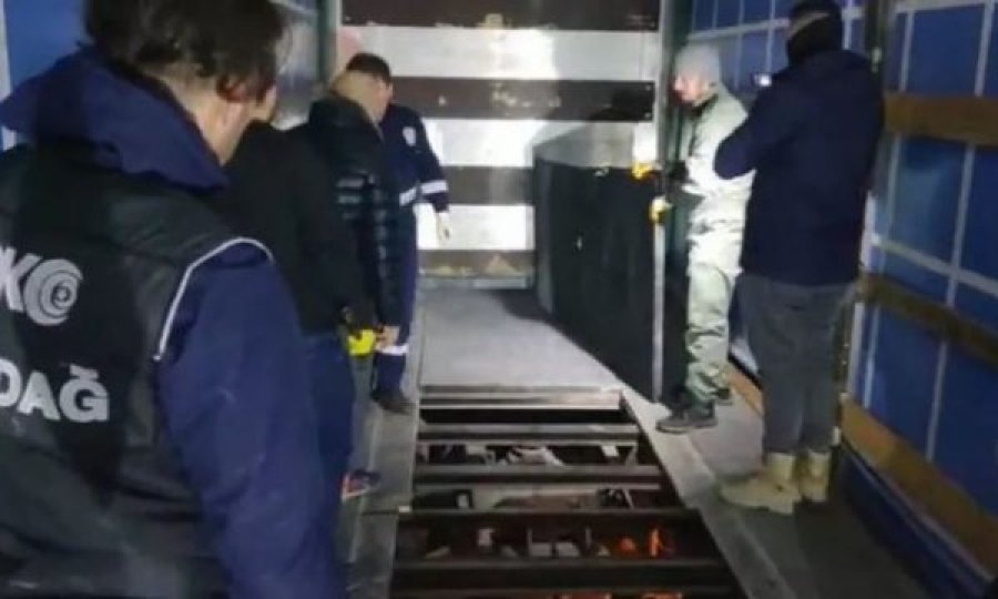 Bllokohet kamioni me 122 kg drogë