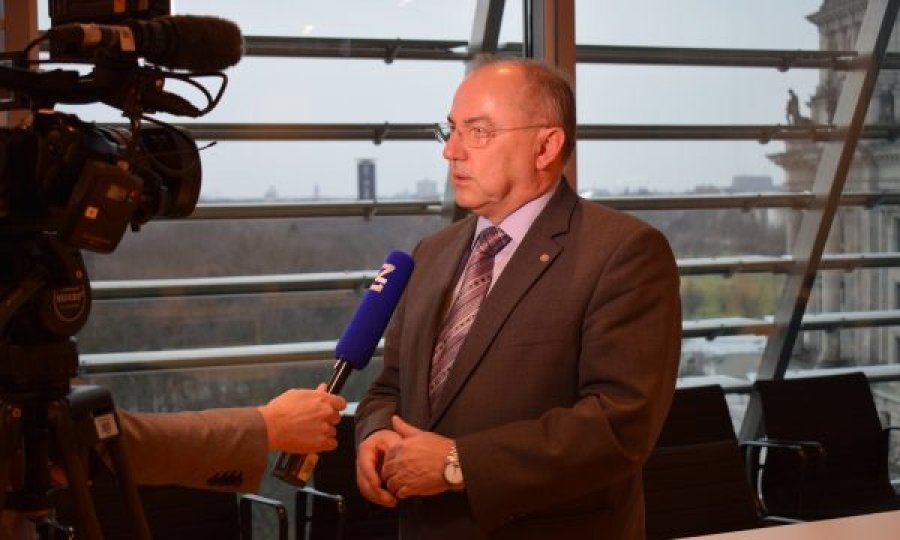 Deputeti i Bundestagut: Serbia do të përballet me pasoja nëse nuk bën marrëveshje me Kosovën