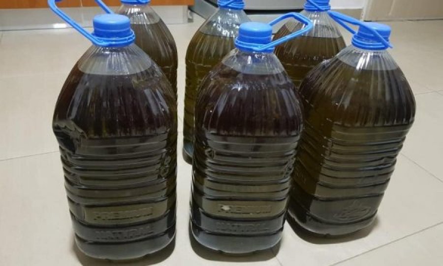 Shqiptarët tentojnë të fusin 9 ton vaj ulliri në shtet