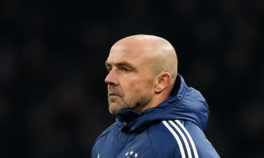 Ajax me vendim ndëshkues, shkarkohet  trajneri Schreuder
