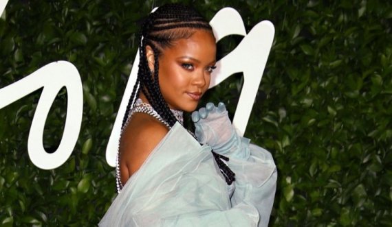 Rihanna, artistja e parë femër që ka 10 këngë me 1 miliard klikime në Spotify
